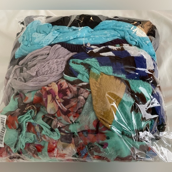 6-Multi colored scarves - Picture 7 of 7